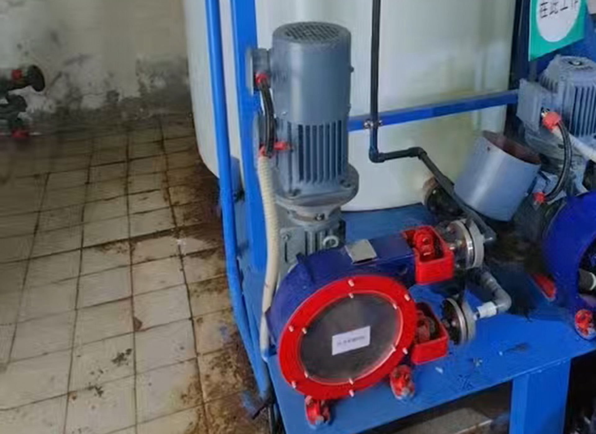 華運(yùn)機(jī)械軟管泵賦能加藥系統(tǒng)現(xiàn)場應(yīng)用，精準(zhǔn)輸送筑牢工藝安全防線